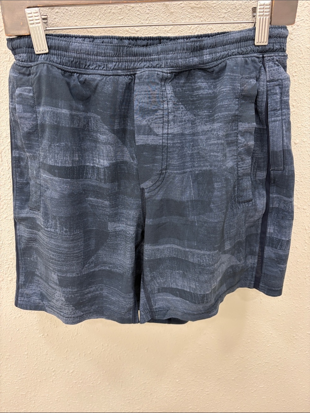 lululemon athletica Men's Athletic Shorts in Heathered Navy